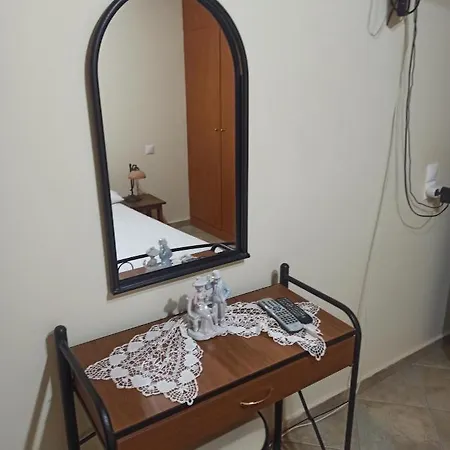 Avgonima Family'S Rooms Grandfather Michalis מראה חיצוני תמונה